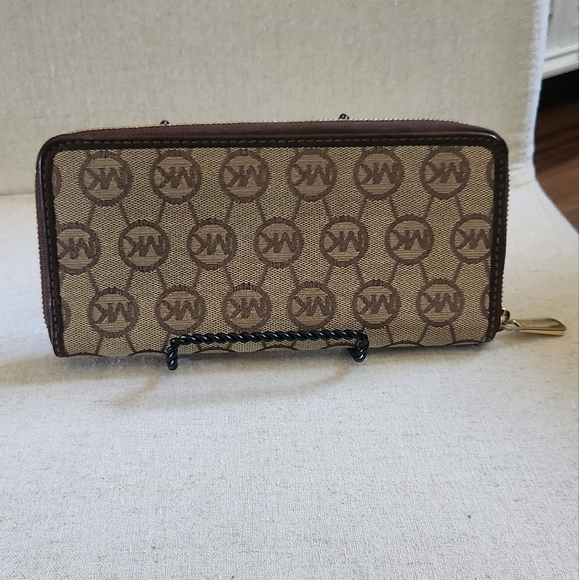Authentic MK wallet - Picture 3 of 4